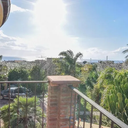 Stunning In Saline Ioniche Casa de Férias