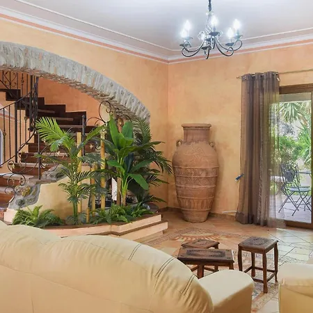 Stunning In Saline Ioniche Casa de Férias *