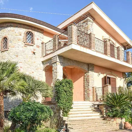 Stunning In Saline Ioniche Ferienhaus