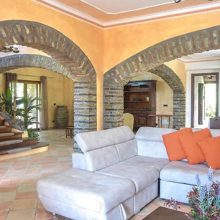 Stunning In Saline Ioniche Casa de Férias Saline Joniche