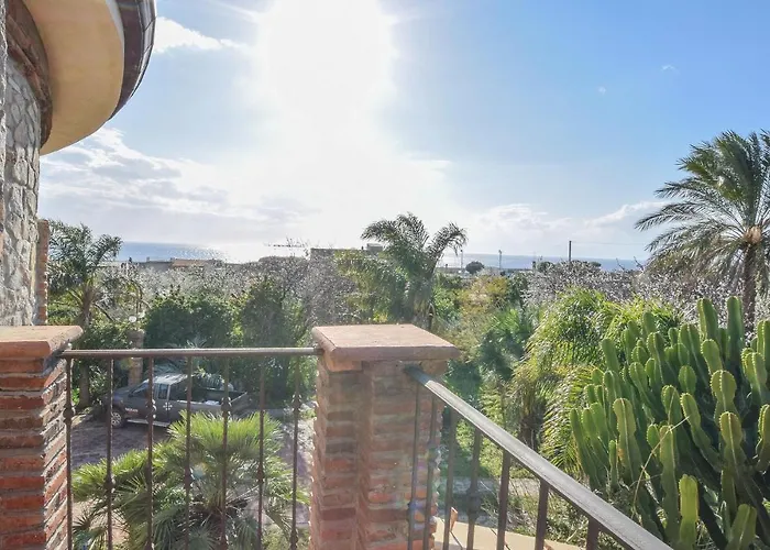 Stunning In Saline Ioniche בית נופש