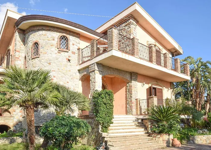 Stunning In Saline Ioniche בית נופש