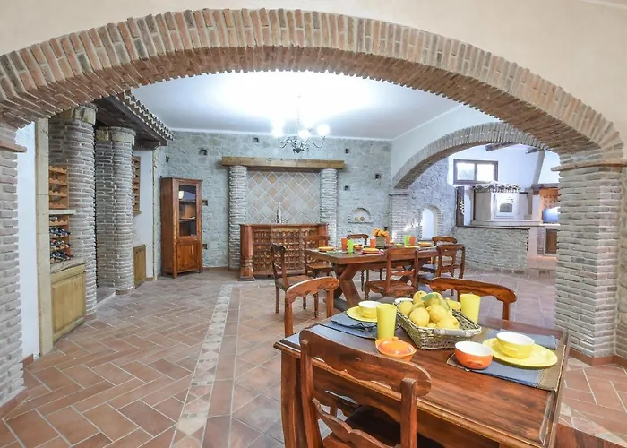 בית נופש Stunning In Saline Ioniche *