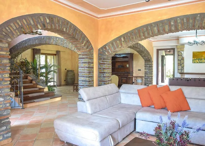 Stunning In Saline Ioniche בית נופש Saline Joniche