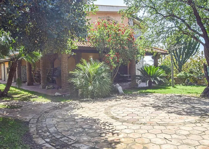 בית נופש Stunning In Saline Ioniche *