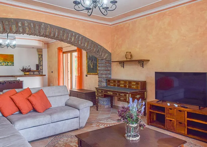 Stunning In Saline Ioniche בית נופש Saline Joniche