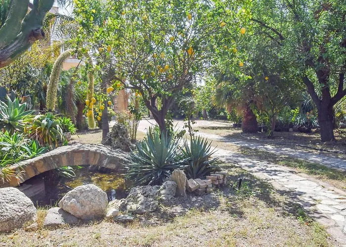 Stunning In Saline Ioniche בית נופש *